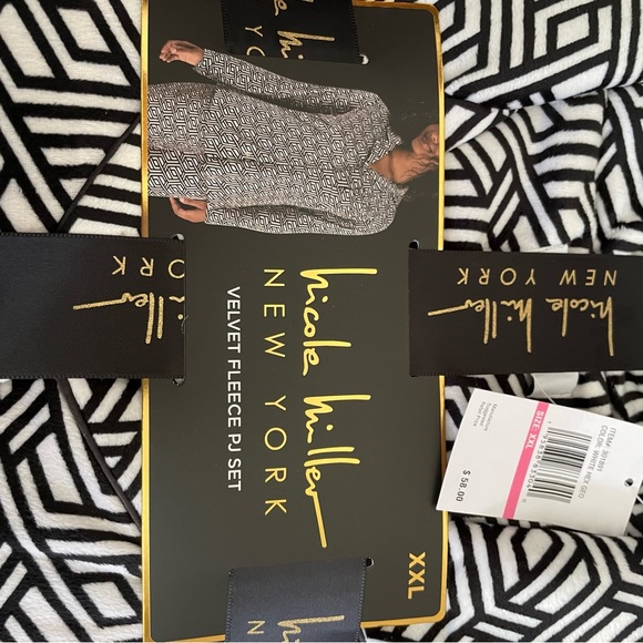 Nicole Miller New York Velvet Fleece PJ Set - Picture 4 of 8